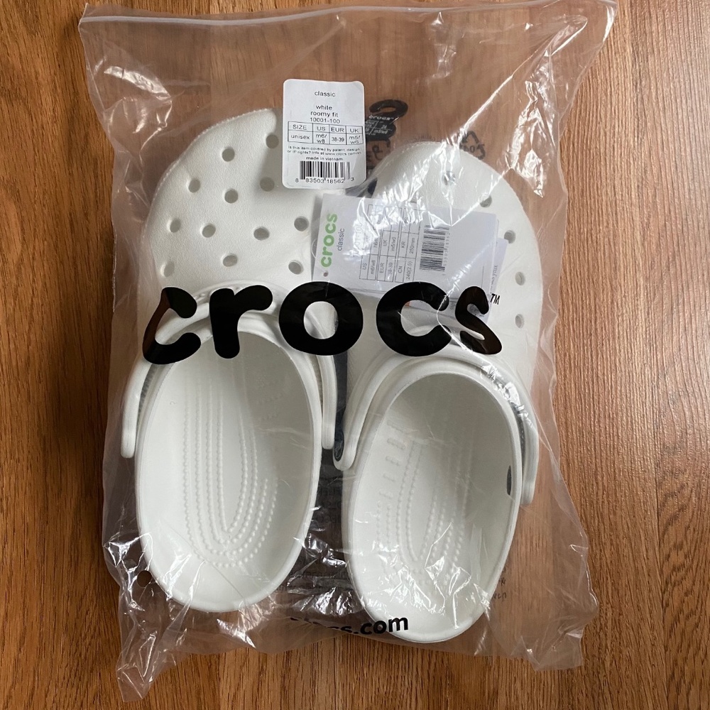 NWT Crocs Classic Unisex Clogs - WHITE